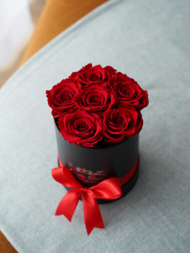 S KARBIS UINUVAD ROOSID – LUXURY RED II