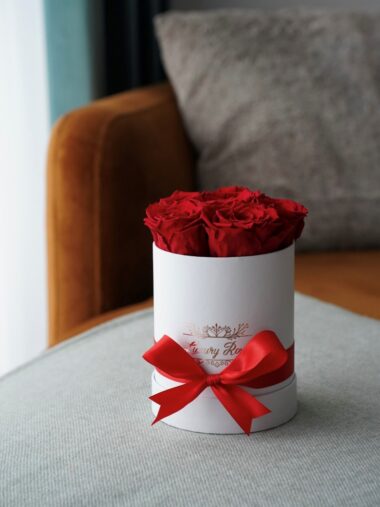 S KARBIS UINUVAD ROOSID – LUXURY RED