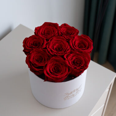 M KARBIS UINUVAD ROOSID – LUXURY RED
